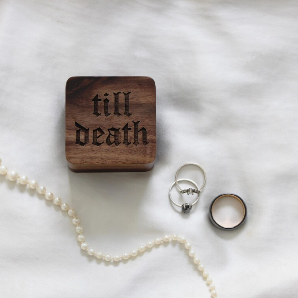 Engraved Walnut Ring Box Till  - Wood Ring Blank 评论和价格